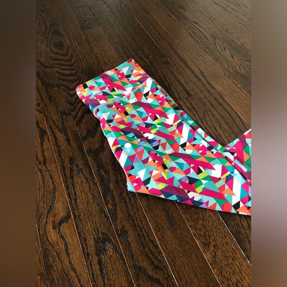 Fabletics Women's S Salar Printed PowerHold Crop in Pixel Print Multi - NWOT!! - Picture 4 of 12